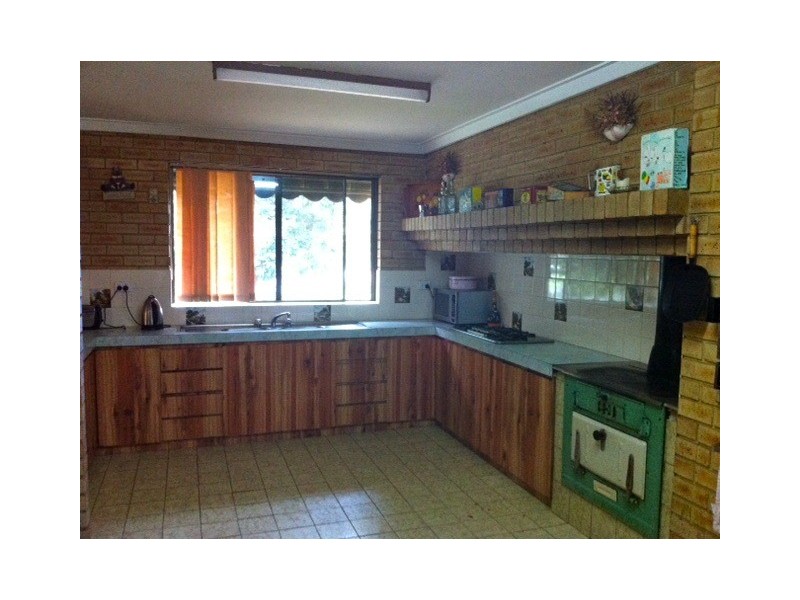 2 Alexander Drive, Waroona WA 6215