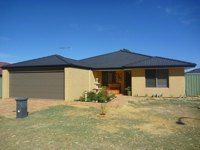 33 WISTERIA CRESCENT, Pinjarra WA 6208