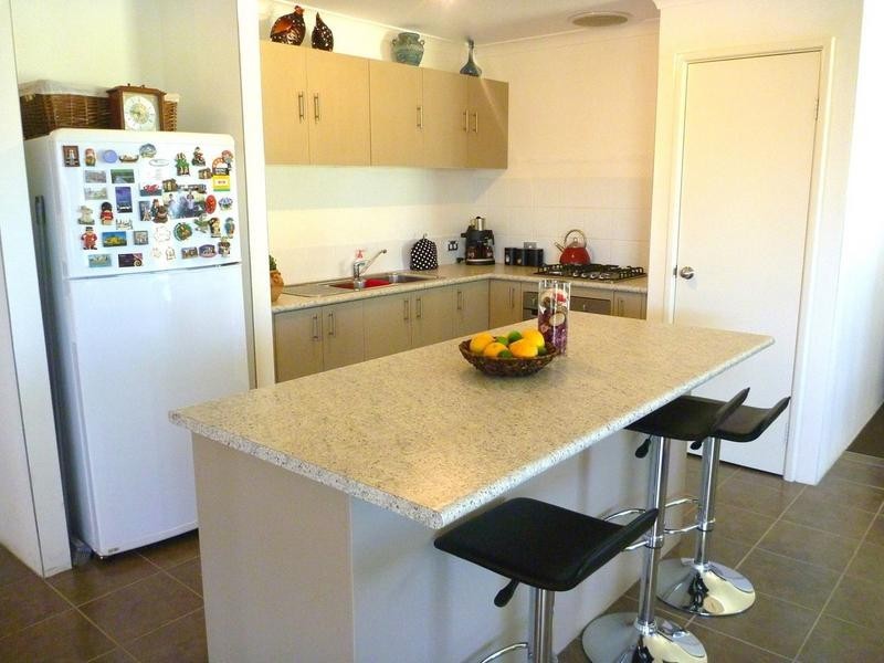 33 WISTERIA CRESCENT, Pinjarra WA 6208