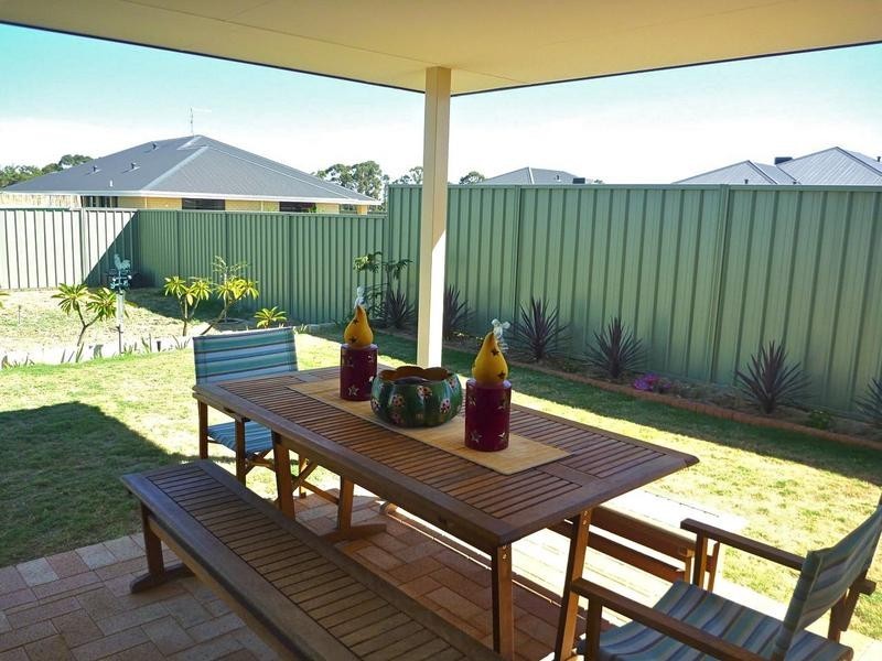 33 WISTERIA CRESCENT, Pinjarra WA 6208