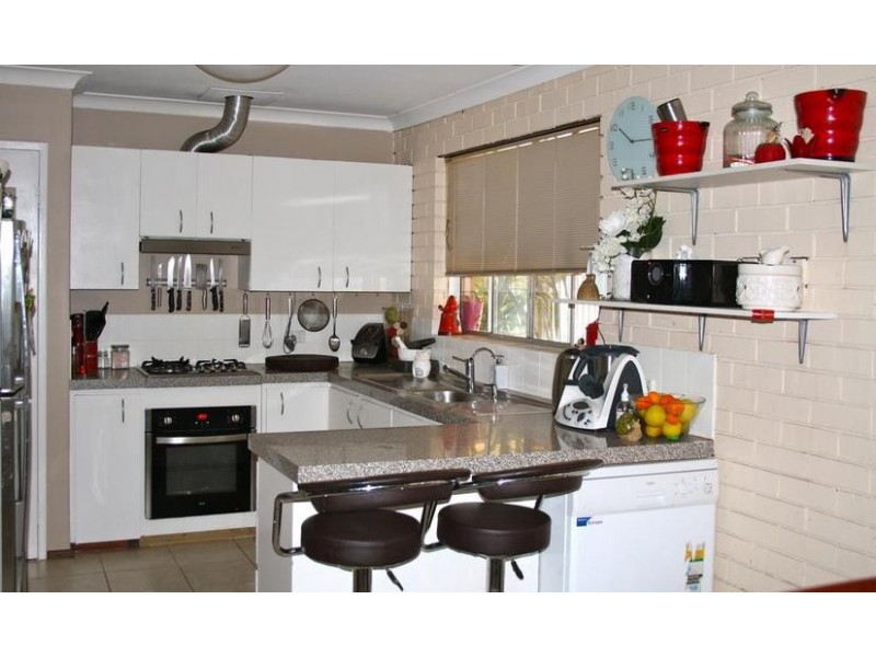 6 Hawksley Drive, Waroona WA 6215