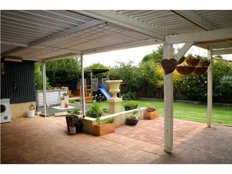 6 Hawksley Drive, Waroona WA 6215