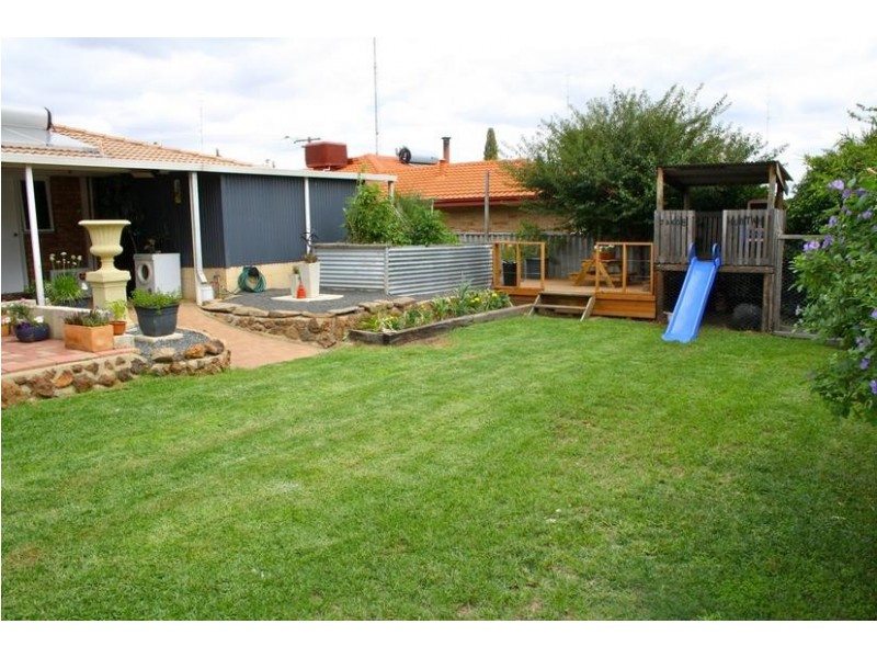 6 Hawksley Drive, Waroona WA 6215