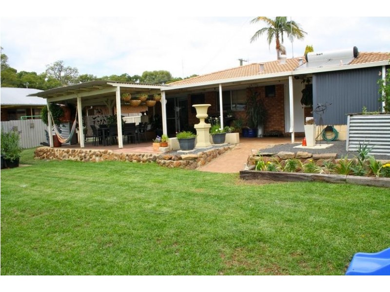 6 Hawksley Drive, Waroona WA 6215