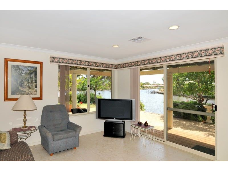 14 Robertson Grove, South Yunderup WA 6208