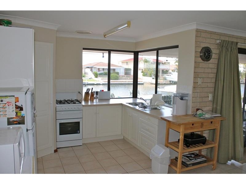 27 Allambi Way, South Yunderup WA 6208