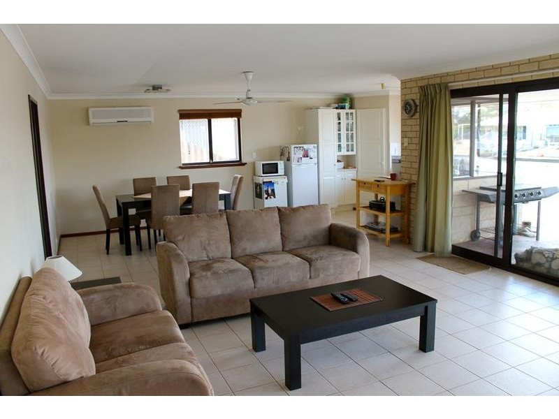 27 Allambi Way, South Yunderup WA 6208