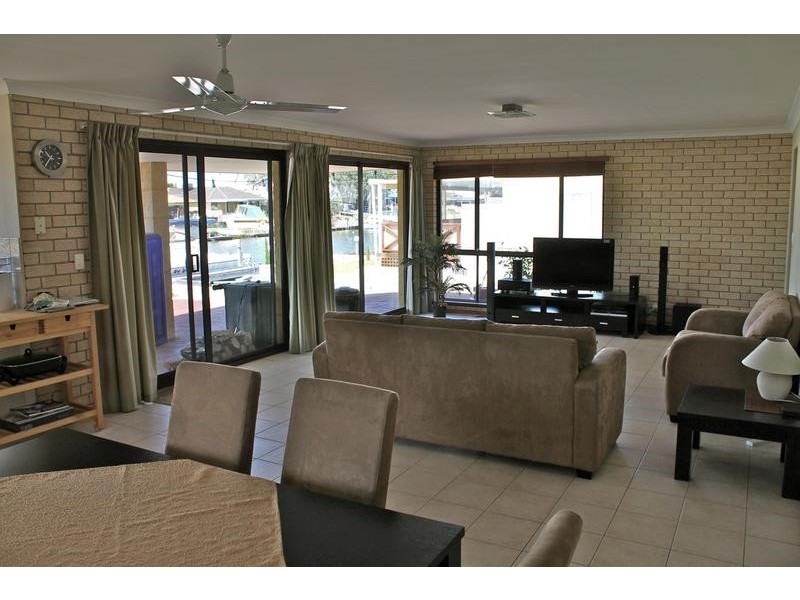 27 Allambi Way, South Yunderup WA 6208