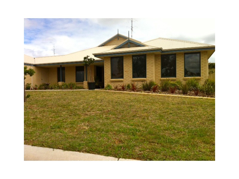 15 Elliot Street, Waroona WA 6215