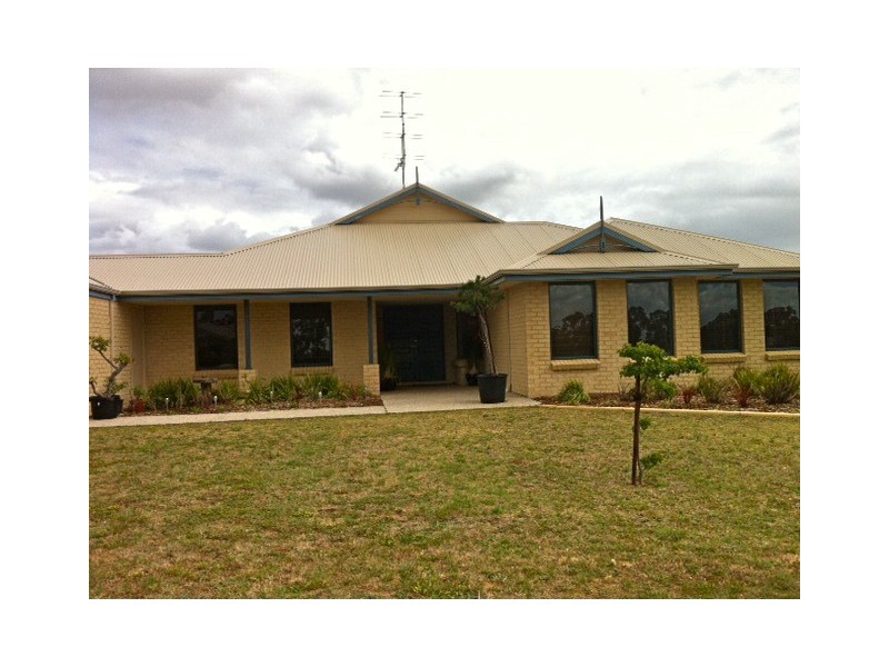 15 Elliot Street, Waroona WA 6215