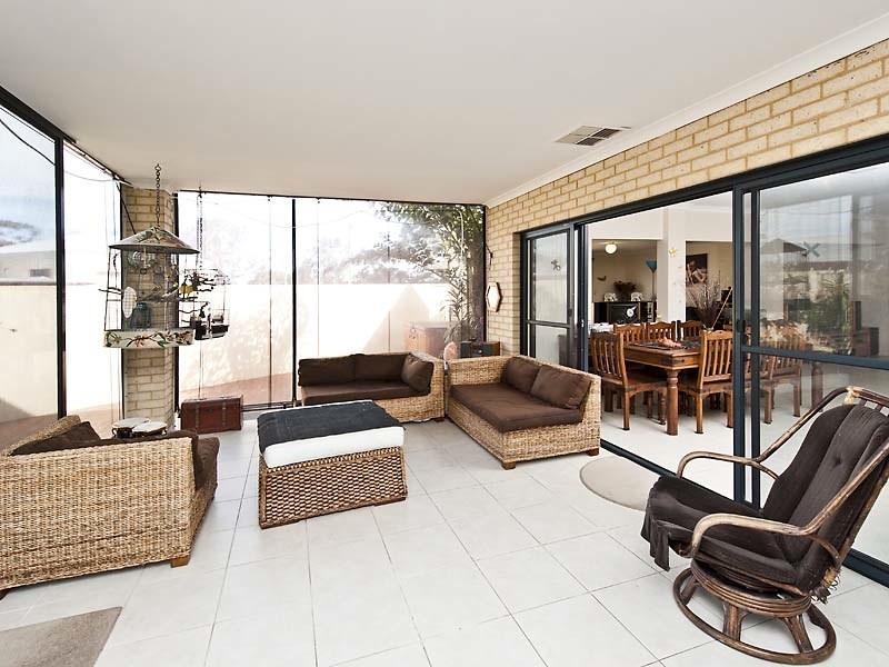 2 Willow Gardens, South Yunderup WA 6208