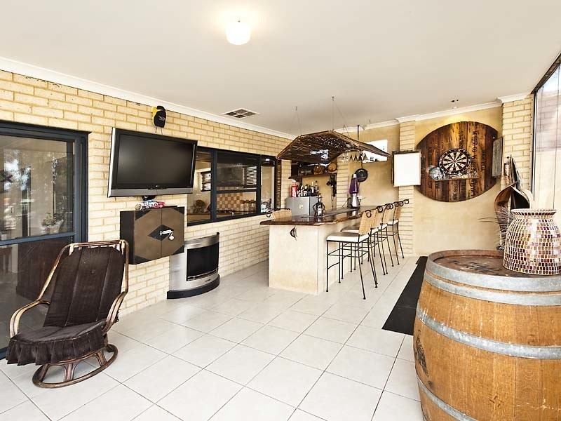 2 Willow Gardens, South Yunderup WA 6208