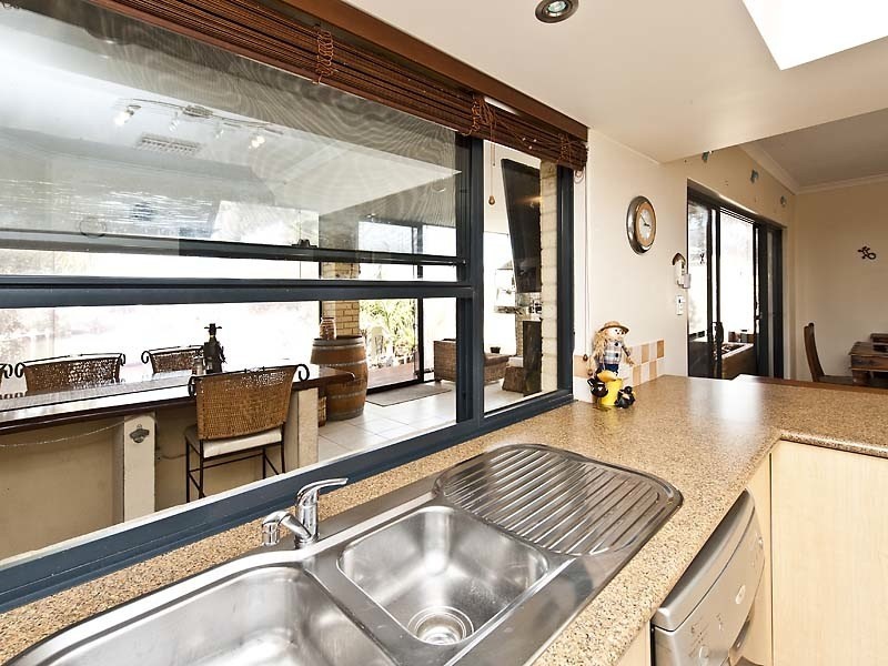 2 Willow Gardens, South Yunderup WA 6208