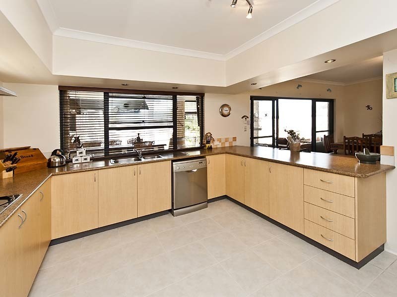 2 Willow Gardens, South Yunderup WA 6208