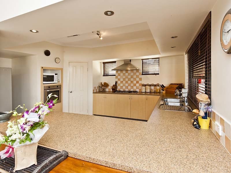 2 Willow Gardens, South Yunderup WA 6208