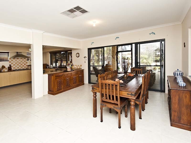 2 Willow Gardens, South Yunderup WA 6208