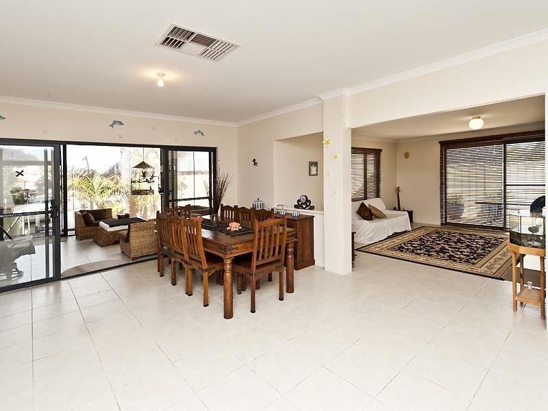 2 Willow Gardens, South Yunderup WA 6208