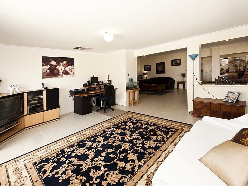 2 Willow Gardens, South Yunderup WA 6208