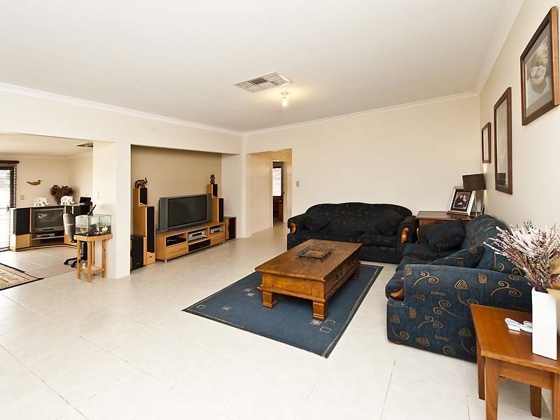 2 Willow Gardens, South Yunderup WA 6208