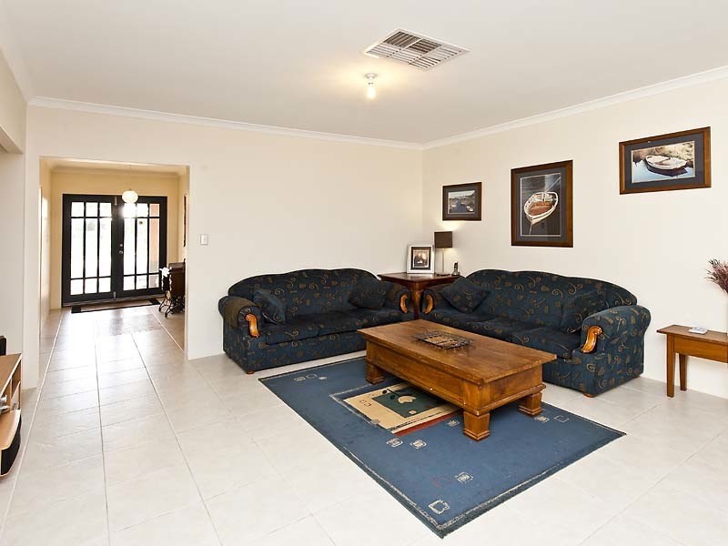 2 Willow Gardens, South Yunderup WA 6208