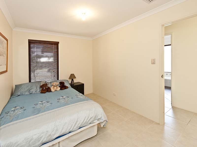 2 Willow Gardens, South Yunderup WA 6208
