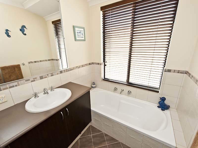 2 Willow Gardens, South Yunderup WA 6208