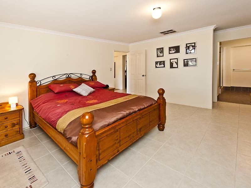 2 Willow Gardens, South Yunderup WA 6208
