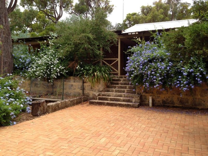 20 Russell Drive, Waroona WA 6215