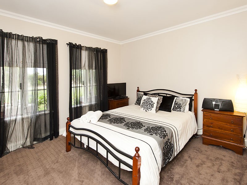 708 CURTIS LANE, Pinjarra WA 6208