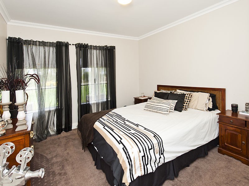708 CURTIS LANE, Pinjarra WA 6208
