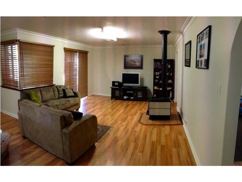 11 Alexander Drive, Waroona WA 6215