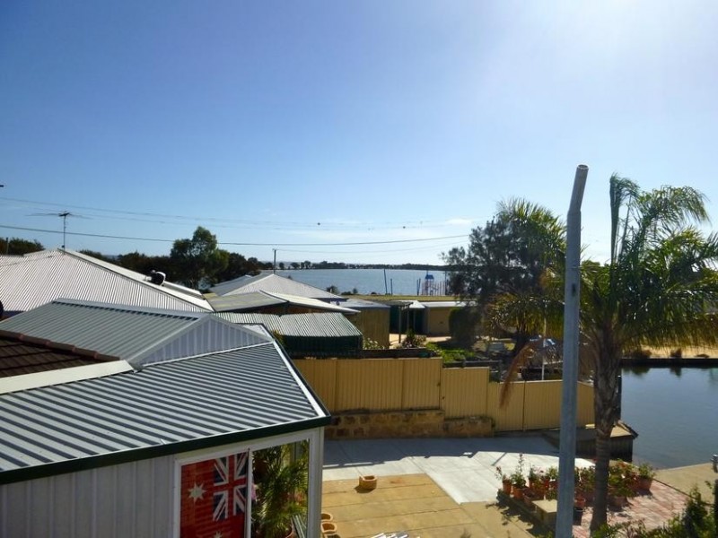 2 Wellya Crescent, South Yunderup WA 6208