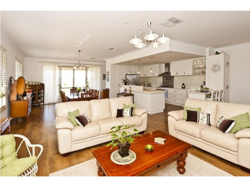 18 POTTER WAY, Pinjarra WA 6208