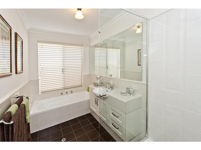 18 POTTER WAY, Pinjarra WA 6208