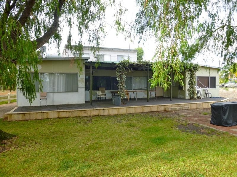 33 Yunderup Road, South Yunderup WA 6208