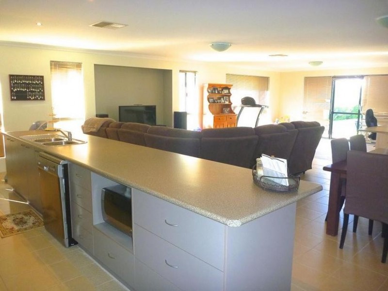 16 Chestnut Street, Pinjarra WA 6208