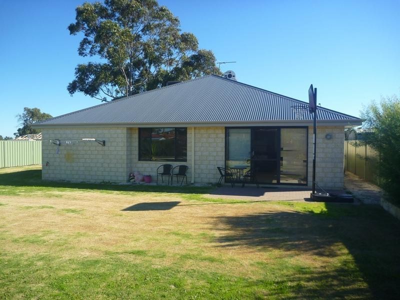 16 Chestnut Street, Pinjarra WA 6208