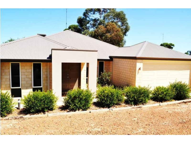 3 King Street, Waroona WA 6215