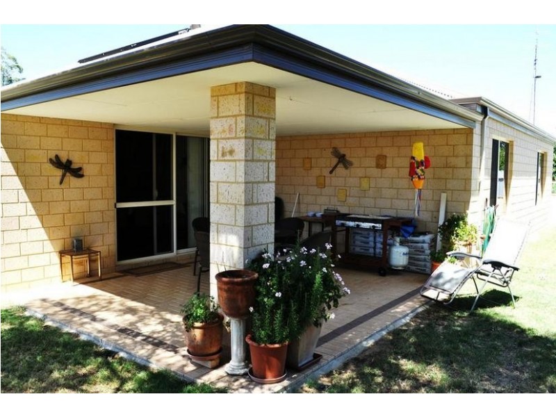 3 King Street, Waroona WA 6215