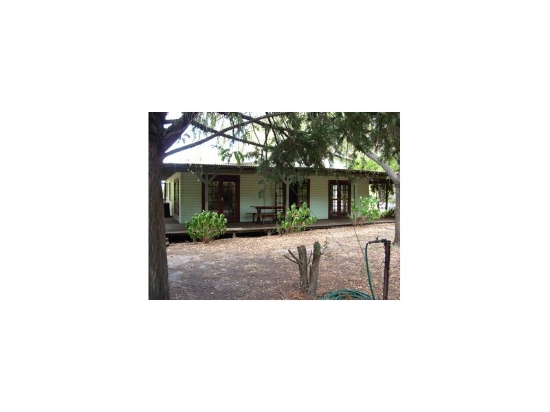 18 Holyoak Street, Dwellingup WA 6213