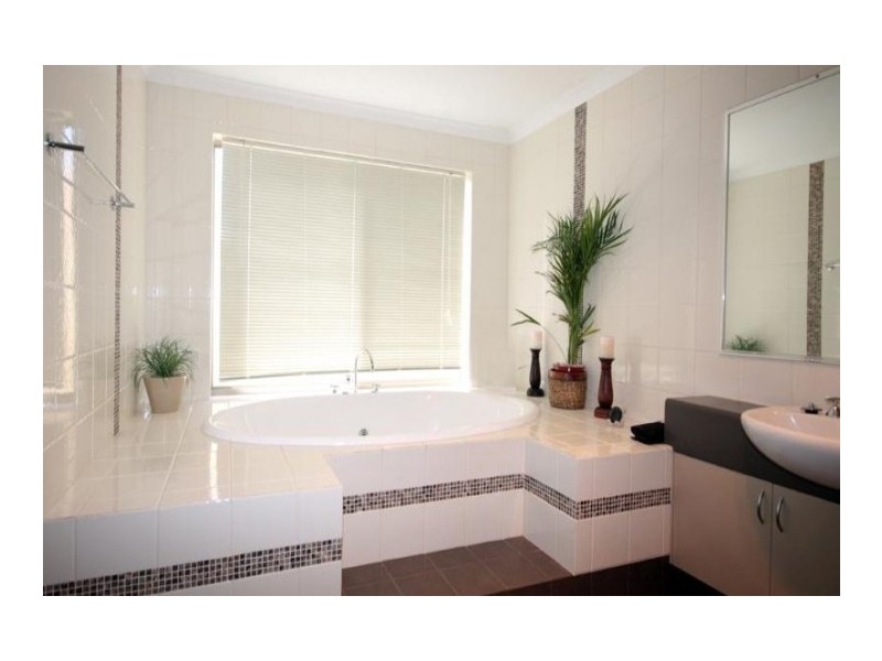 63 MIDSUMMER Circle, Pinjarra WA 6208