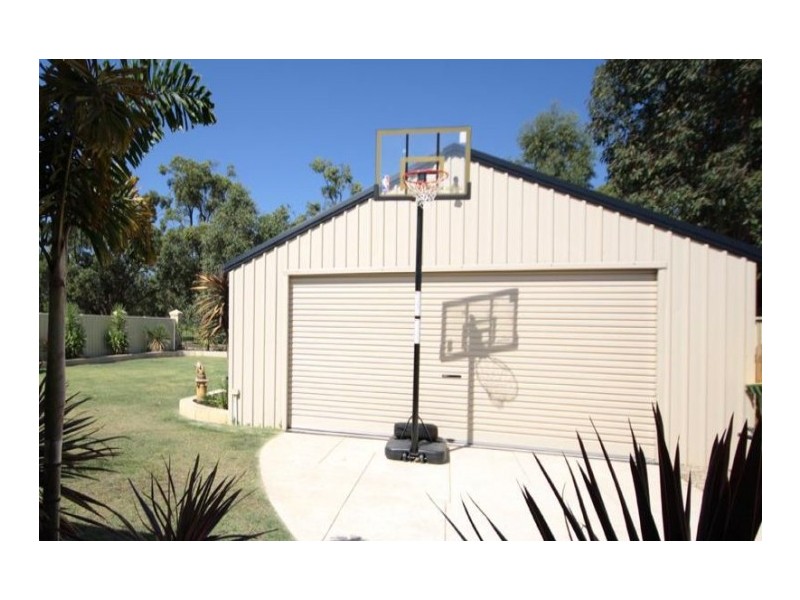 63 MIDSUMMER Circle, Pinjarra WA 6208