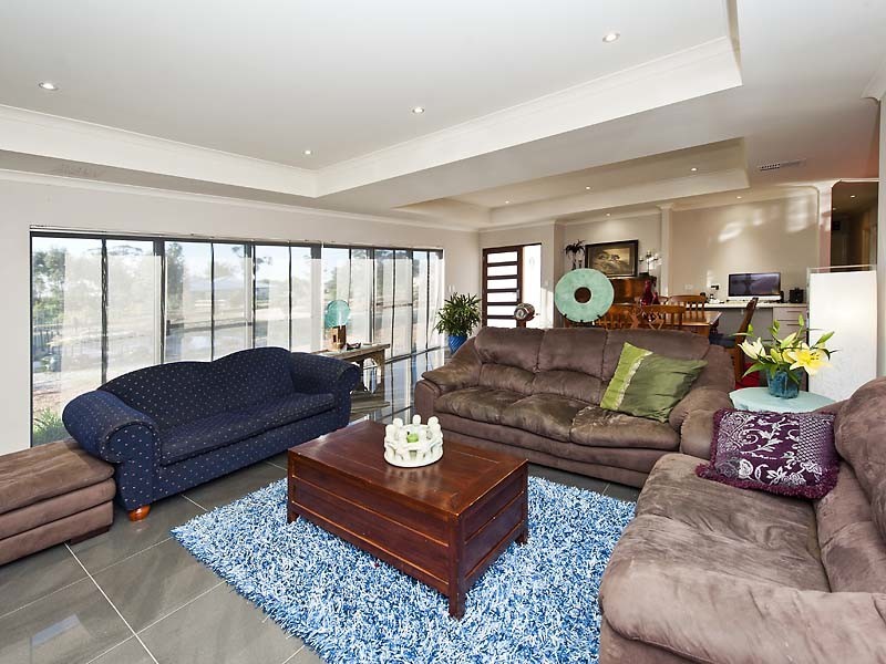 106 HANOVER WAY, West Pinjarra WA 6208