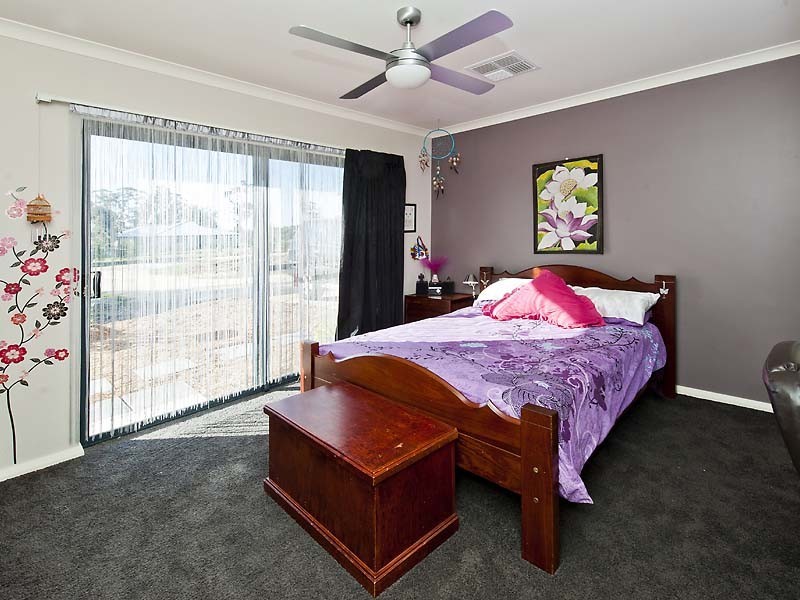 106 HANOVER WAY, West Pinjarra WA 6208