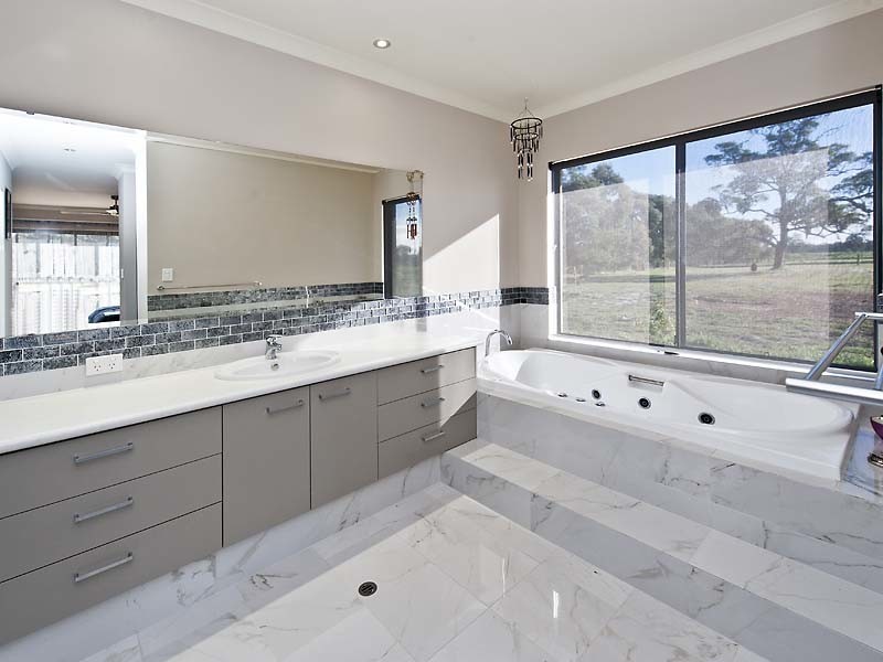 106 HANOVER WAY, West Pinjarra WA 6208