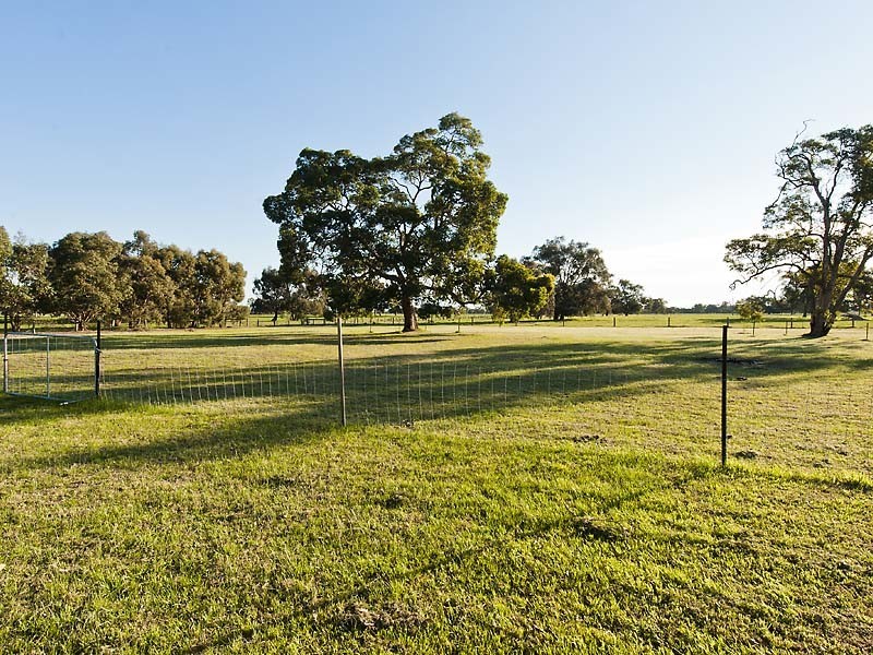 106 HANOVER WAY, West Pinjarra WA 6208