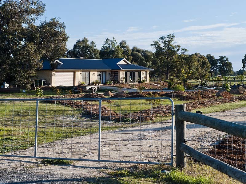 106 HANOVER WAY, West Pinjarra WA 6208