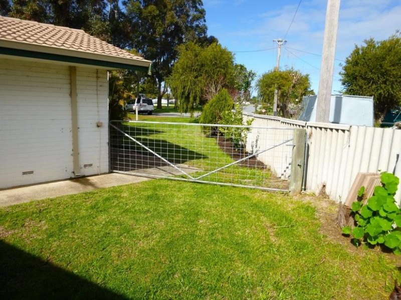 2 Marshall Avenue, Pinjarra WA 6208