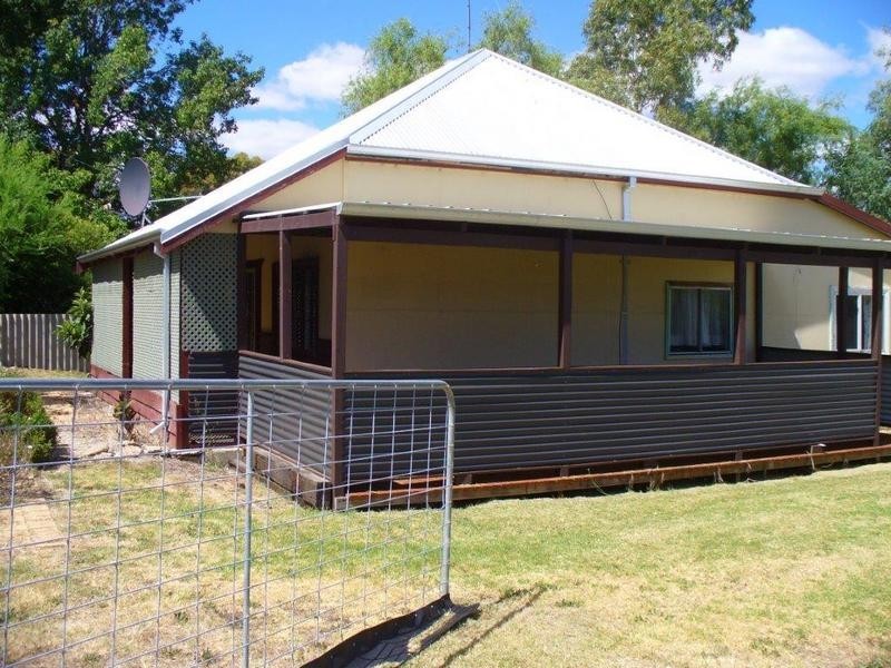 40 Railway Parade, Yarloop WA 6218