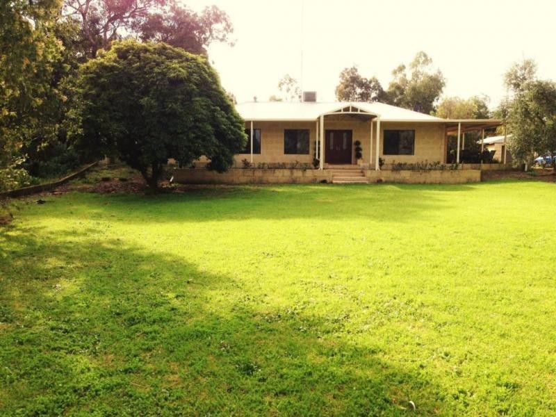 46 Dallas Street, Waroona WA 6215